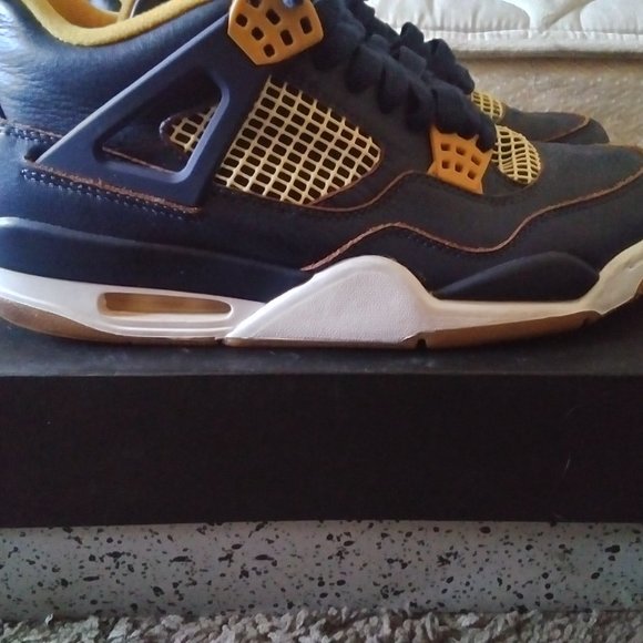 Jordan 4 dunk from above